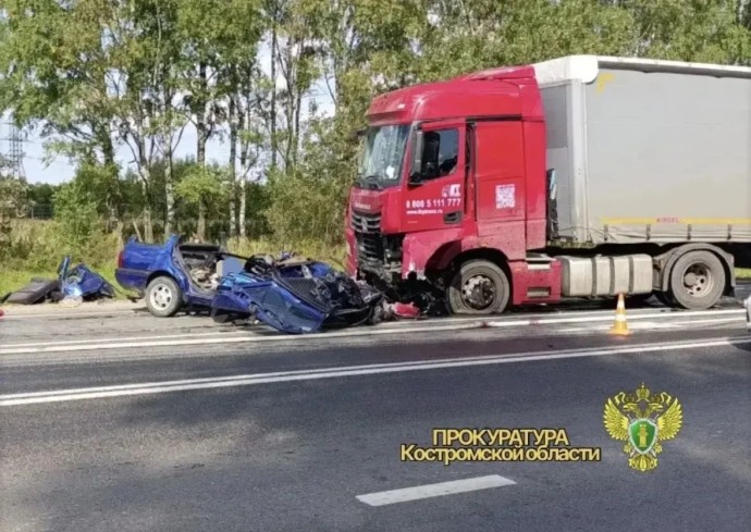 Водитель погиб в страшной аварии под Костромой Водитель погиб в страшной аварии под Костромой