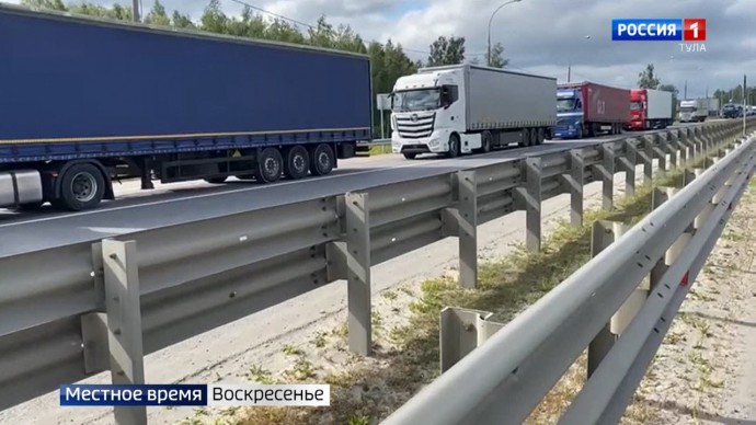 На трассе «Дон» в Киреевском районе движение перекрыл перевернувшийся грузовик