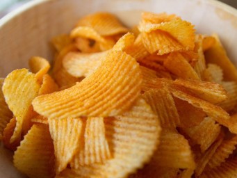 Чипсы теряют популярность: эксперты о падении продаж в 121 900 тонн