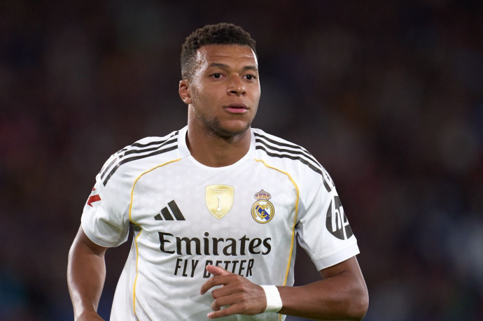 Мбаппе в последних матчах играл с болью в колене