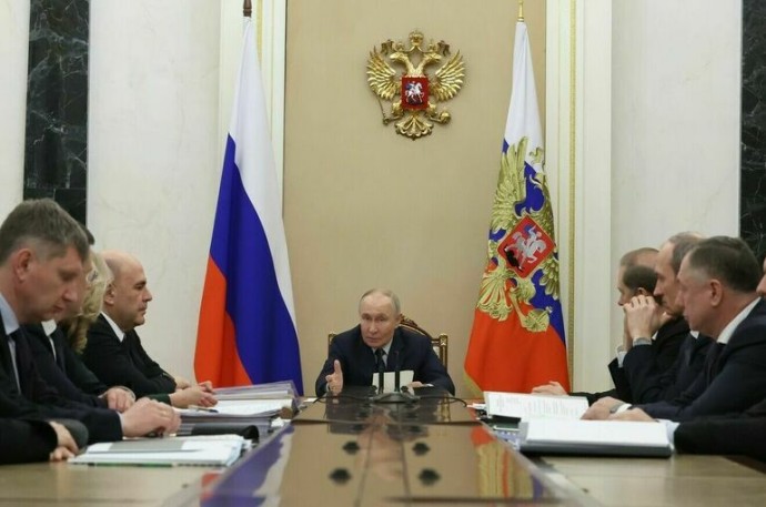 Путин призвал добиться восстановления темпов роста российской экономики