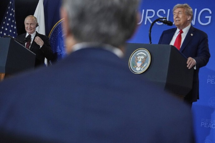 В Кремле назвали причину отказа Путина и Трампа общаться с журналистами после встречи на Аляске