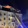 Во Владивостоке горит многоквартирный дом — на месте пожарные