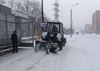 На борьбу с последствиями циклона в Благовещенске вышла спецтехника На борьбу с последствиями циклона в Благовещенске вышла спецтехника