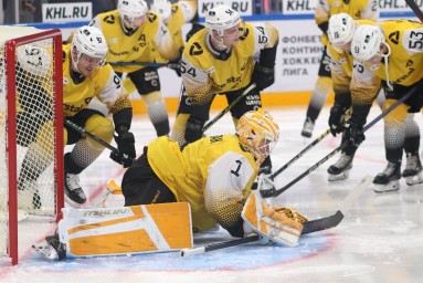 «Северсталь» одержала пятую победу подряд в КХЛ и возглавила Западную конференцию