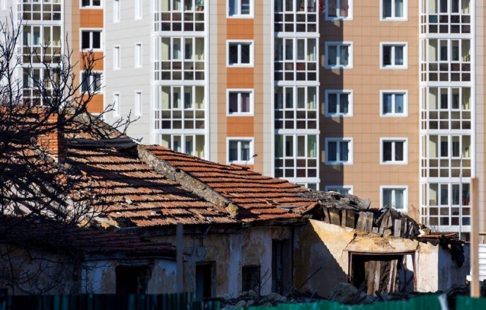 Депутат Астрахани предложил жителям ветхих домов самим улучшать жилищные условия