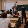 На Сахалине учеников средней школы научили противостоять телефонным мошенникам