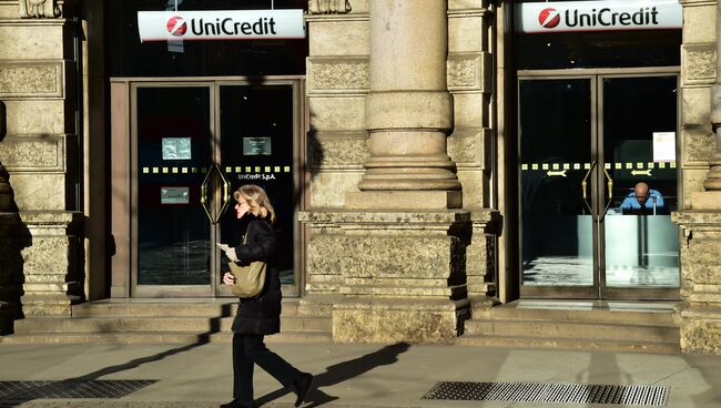 Итальянский суд обязал UniCredit прекратить работу в России