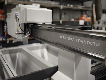 В России разработан перспективный станок для лазерной обработки стекла