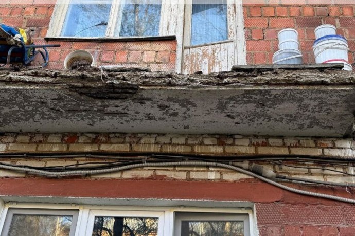Две женщины упали вместе с балконом в Московской области