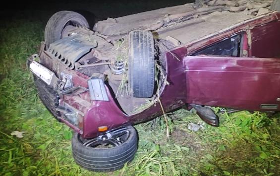 В Курской области водитель получил травмы при опрокидывании автомобиля