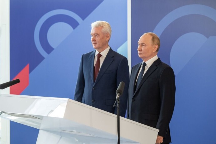 Собянин и Путин посетили выставку «Великая Победа. Россия – моя история» Собянин и Путин посетили выставку «Великая Победа. Россия – моя история»