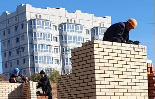 В Благовещенске на стройке нашли работников-нелегалов