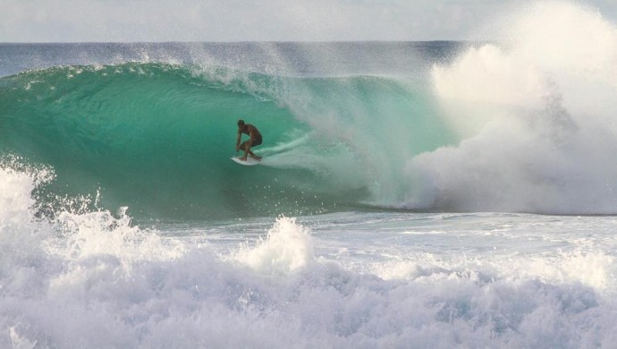 Десятки туристов остались без новогодних серф-туров