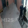 «Лужи крови в подъезде». Соседи жалуются на странных агрессивных чужаков