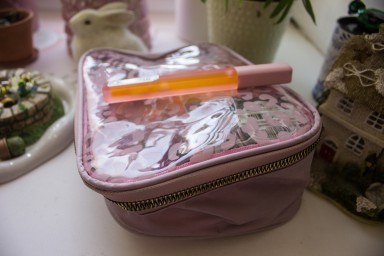 Петербурженка перед полетом в Турцию дважды «слямзила» брендовый блеск для губ