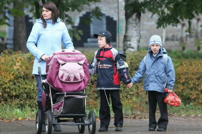 Многодетные женщины в декрете смогут заработать достойную пенсию Многодетные женщины в декрете смогут заработать достойную пенсию