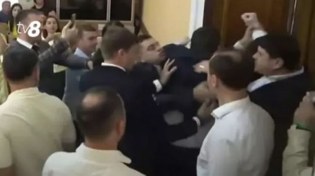 В мунсовете Кишинева подрались депутаты из-за соревнований с участием России