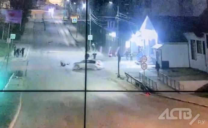 Кадры не для слабонервных: появилось видео момента смертельного наезда на человека в Корсакове