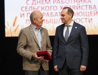«Всей стране нужно учиться у Мордовии!» - аграриев республики поздравили с профессиональным праздником
