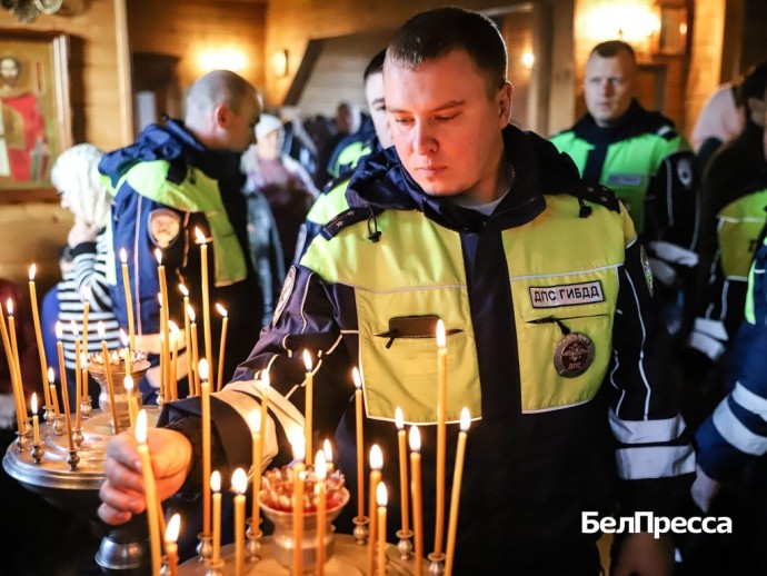 В Белгороде помолились за жертв ДТП В Белгороде помолились за жертв ДТП