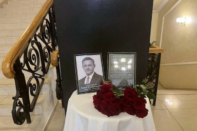 Проводить в последний путь Романа Старовойта прибыли министр транспорта и еще 8 членов правительства