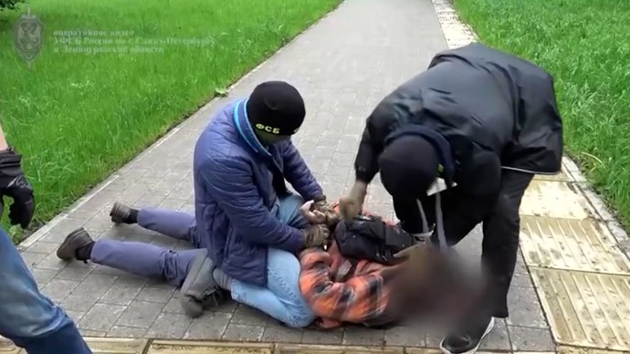 ФСБ пресекла деятельность россиян, которые рублем поддерживали НКО, признанную в РФ экстремистской