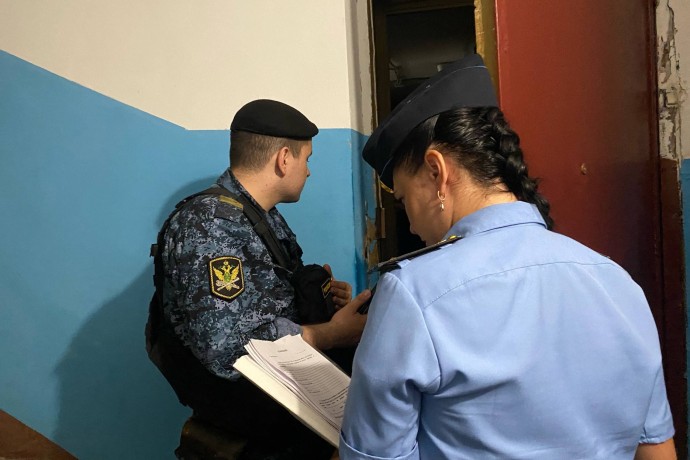 Приставы обеспечили порядок в коммунальной квартире в центре Петербурга