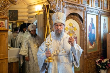 Митрополит Зиновий в праздник Преображения возглавил Божественную Литургию в Свято-Преображенской мужской пустыни
