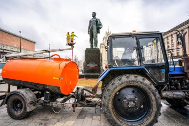 Более 1,1 тыс. памятников промыли в столице перед зимним сезоном