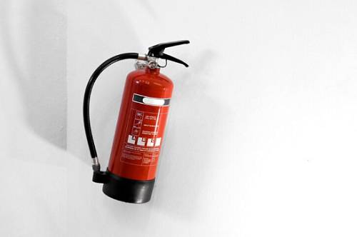 В Екатеринославке загорелся гараж с автомобилем