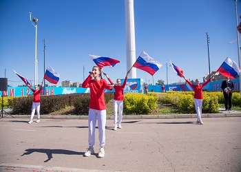 Василий Орлов поздравил амурчан с Днем Государственного флага