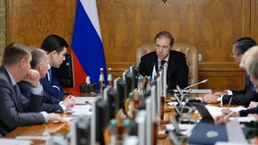 Денис Мантуров провёл совещание по развитию лёгкой промышленности