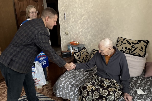 Единороссы республики поздравляют ветеранов Великой Отечественной войны с Новым годом Единороссы республики поздравляют ветеранов Великой Отечественной войны с Новым годом