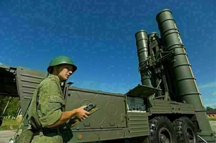 Российские военные поразили объекты на аэродроме Староконстантинов на Украине
