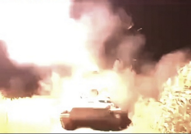 Впервые показано, как реактивный А-22 "Огонь" на МТ-ЛБ уничтожает боевиков ВСУ Впервые показано, как реактивный А-22 "Огонь" на МТ-ЛБ уничтожает боевиков ВСУ