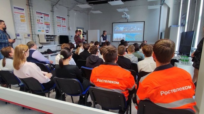 Кадры для Приморья: «Ростелеком» погружает владивостокских школьников в мир телекома Кадры для Приморья: «Ростелеком» погружает владивостокских школьников в мир телекома