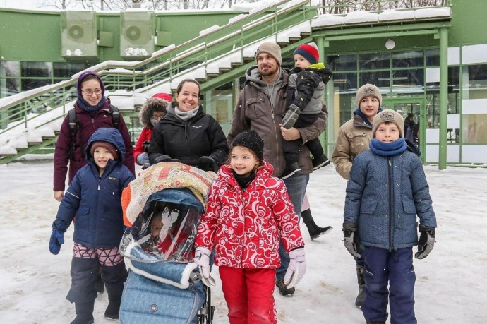 Многодетная семья канадцев пожаловалась на нижегородского врача