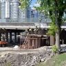 В Белгороде на мосту через Везёлку монтируют опалубку и армируют опоры
