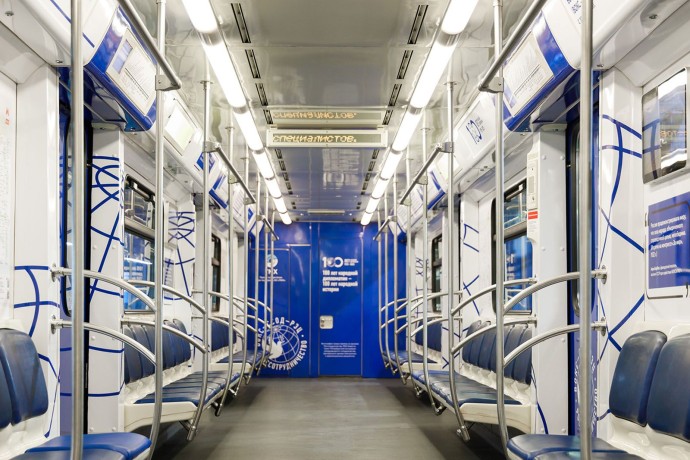 В метро начал курсировать тематический поезд, посвященный 100-летию народной дипломатии