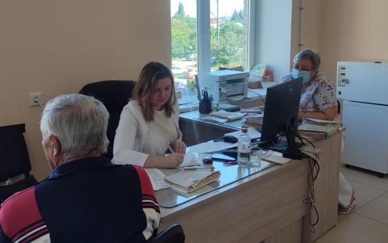 Врачи Курской областной больницы приняли пациентов в Тимском районе