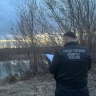 Из воды достали труп упавшего с лодки рыбака