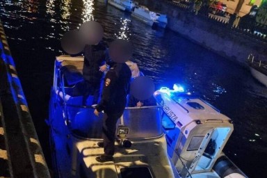 Катер «Сорокос» с пассажирами на борту внезапно заглох у Сенного моста