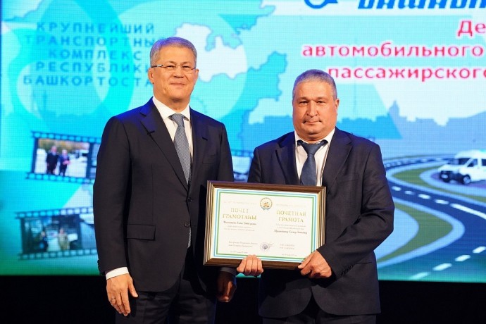 Радий Хабиров поздравил с праздником работников автомобильного и городского пассажирского транспорта Радий Хабиров поздравил с праздником работников автомобильного и городского пассажирского транспорта