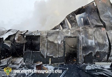 Пожар в Находке оставил девять человек без крова в снежную пургу