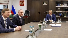 Виталий Савельев встретился с участником президентской программы «Время героев» Александром Карамышевым