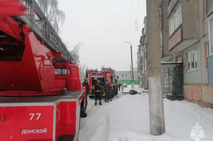 На улице 8 Марта в Донском ликвидирован пожар в многоквартирном доме