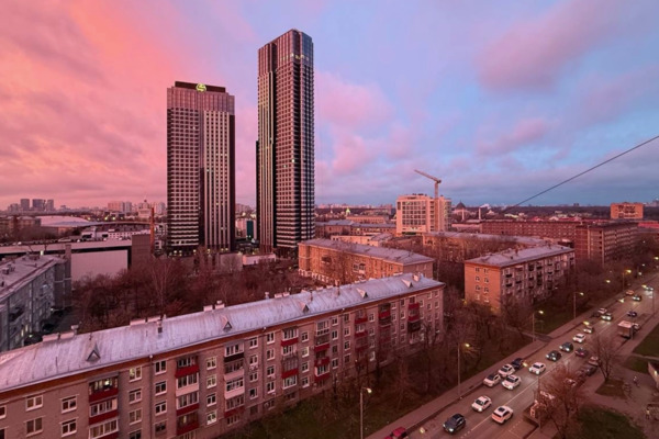 Синоптик объяснил необычный цвет неба утром над Москвой Синоптик объяснил необычный цвет неба утром над Москвой