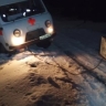 В Обоянском районе Курской области пожарные помогли застрявшей в снегу машине скорой помощи