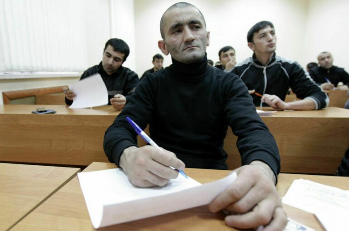 Экзамен по русскому: мигрантов лишат возможности списать